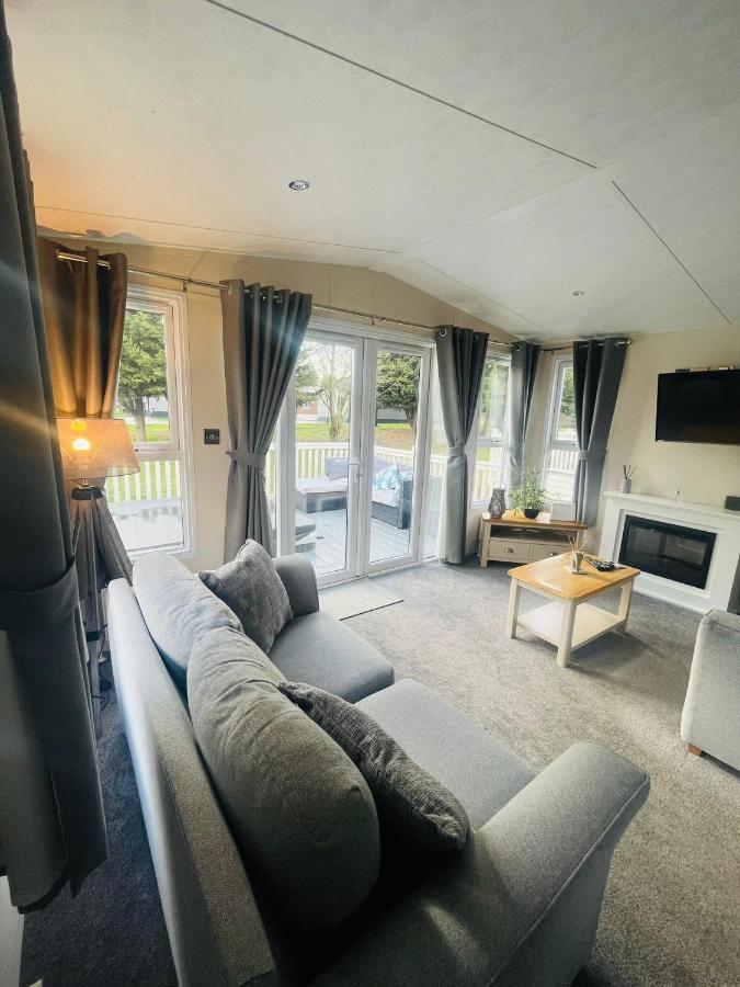 Buttermere Lodge With Hot Tub Barmby on the Moor Kültér fotó