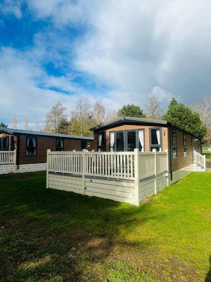 Buttermere Lodge With Hot Tub Barmby on the Moor Kültér fotó