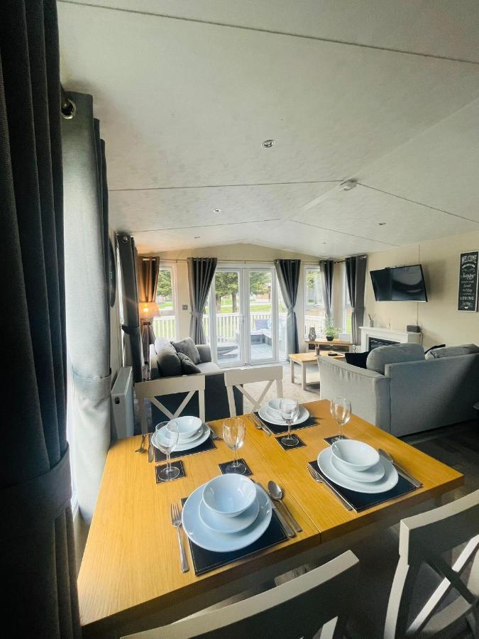 Buttermere Lodge With Hot Tub Barmby on the Moor Kültér fotó